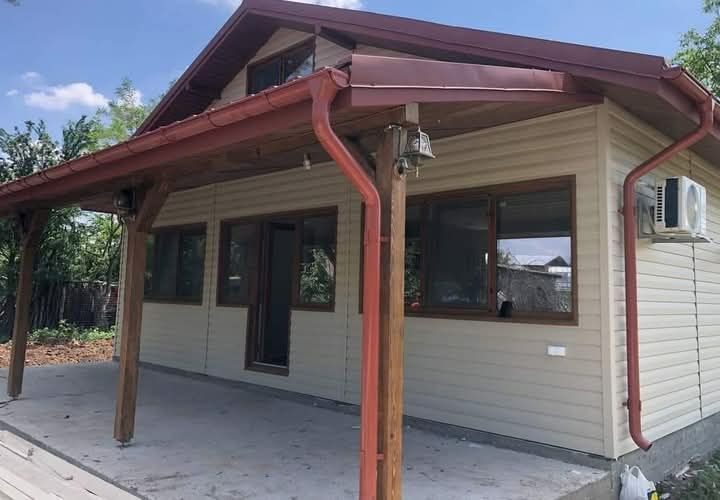 Vând case modulare pe structură metalică