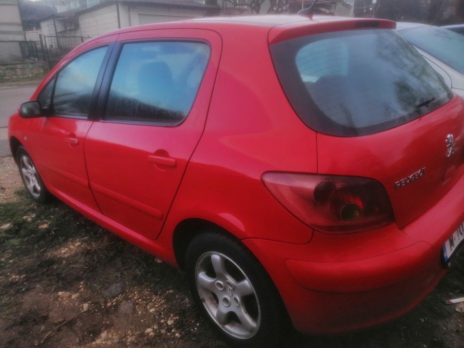 Продавам Пежо 307