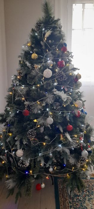 Продам искусственный ёлку в хорошем состоянии