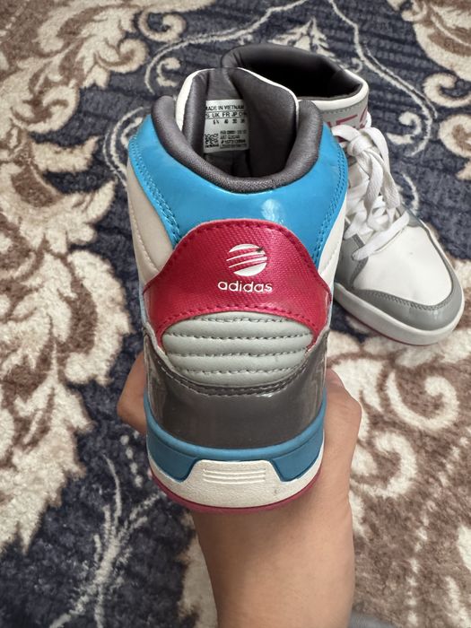 NEO Adidas като нови