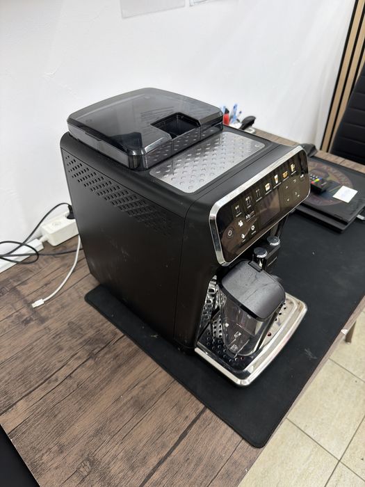 PHILIPS 5400 SERIES FULLY automatic coffee machine •Matei Amanet Margeanului•1877