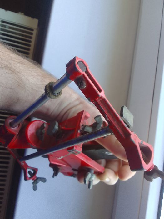 Dispozitiv ascuțit lanț