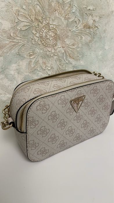 Дамска чанта  Guess