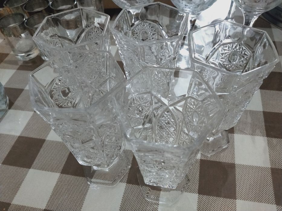 Продам стаканы 13шт и рюмки