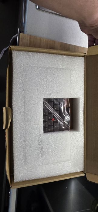 Продавам чисто нова клавиатура за лаптоп Lenovo Thinkpad