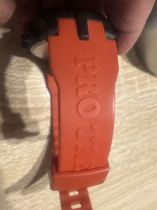 Casio РRO TREK  состояние новых.Недорого.
