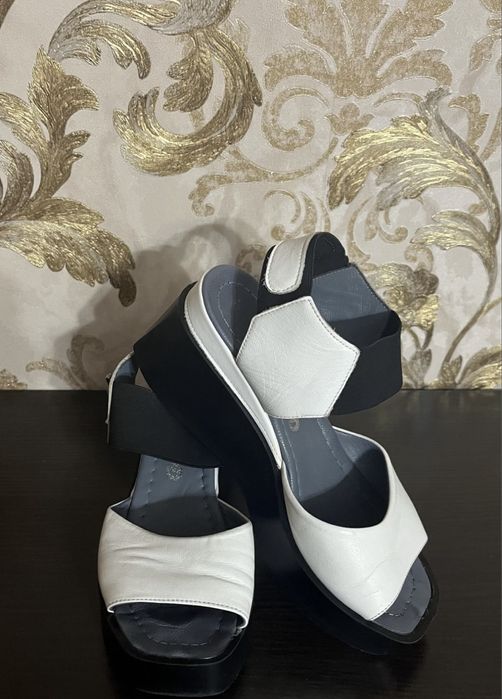 Продам босоножки