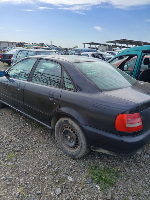 Ауди А4 1.8 123кс 1996г  на части