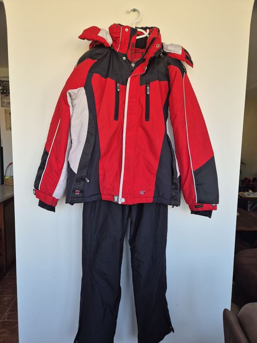 Ски екип за момче около 120, 130 см. Топло яке, панталон. Много запазе