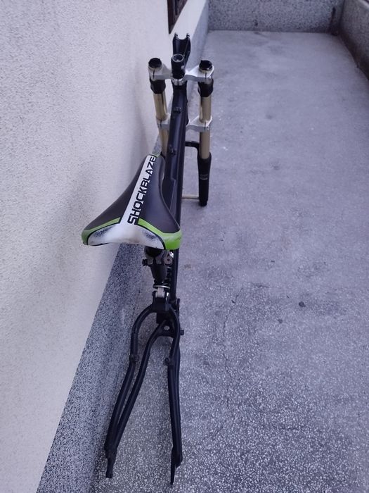 Продавам рамка Cross T-rex