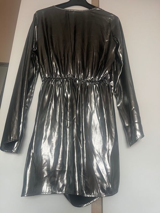 Елегантна сребриста рокля