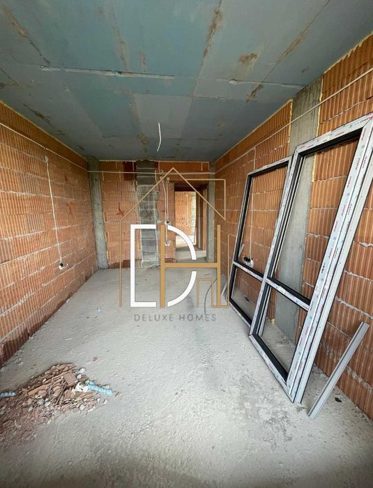 Продава се Тристаен апартамент в Пловдив, Остромила - 95 кв.м за 948 €/кв.м - Снимка #2