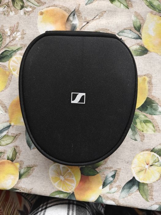 Senhheiser acentum plus отлично състояние