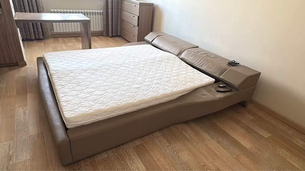 Двух спальная кровать