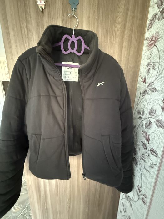 Продаю спортивную куртку.