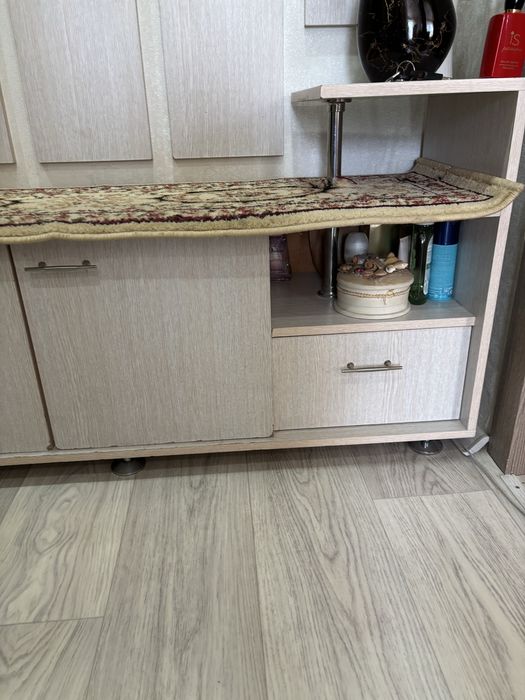 Продам  тумбу под обувь.