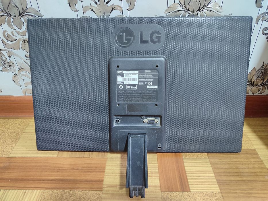 Б/у монитор LG в хорошем состоянии