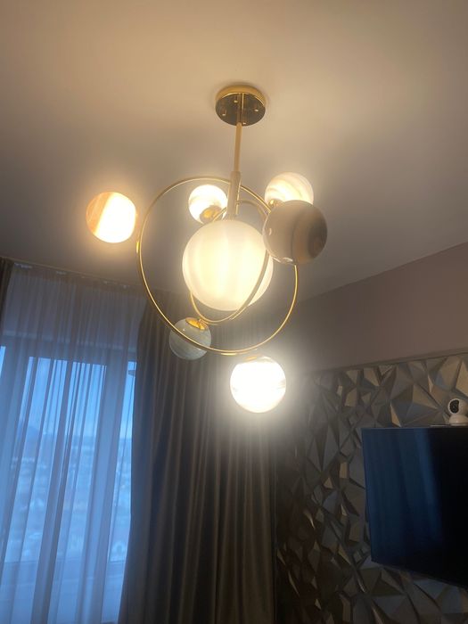 Lustra globuri superba