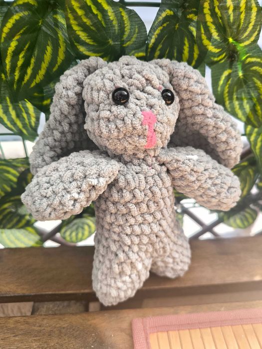 Ръчно плетени играчки по поръчка – динозавър, костенурка и зайче
