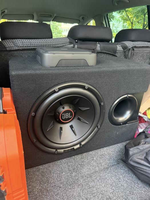 Vand subwoofer jbl + statie club A600