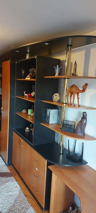 Mobilă living pe doi pereți