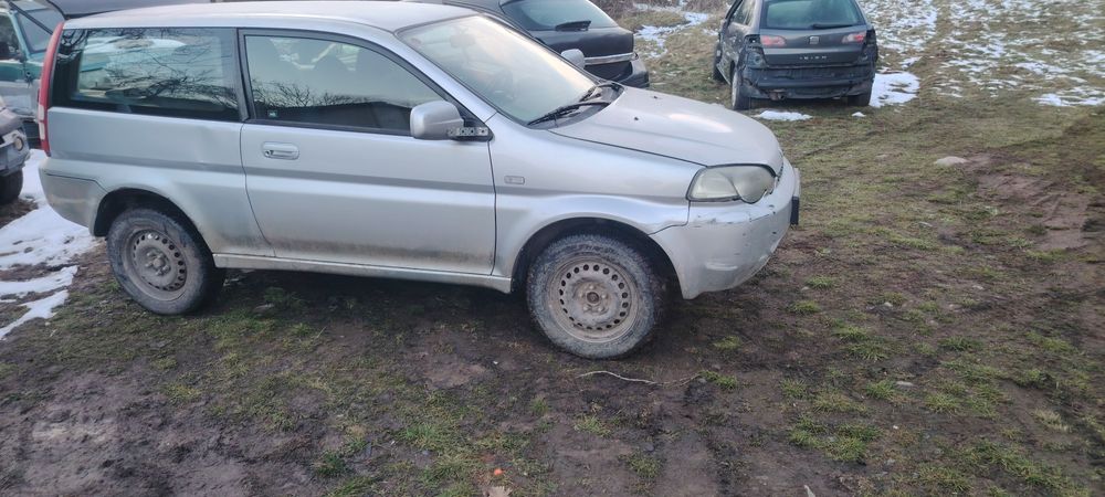 Продавам Хонда HR-V 1.6 105к ма части!!