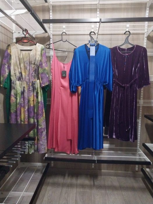 Платья женские разные