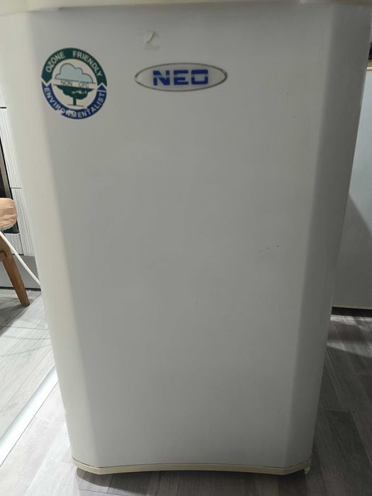 Продава се хладилник NEO – 40 €