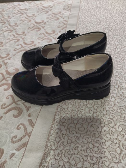 Туфли школьные .