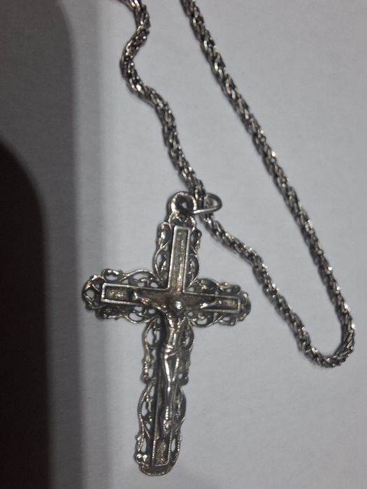 Сребърно ново синджирче с кръст