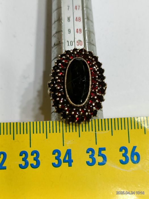 Vind inel din aur 14kt cu granate Bohemia