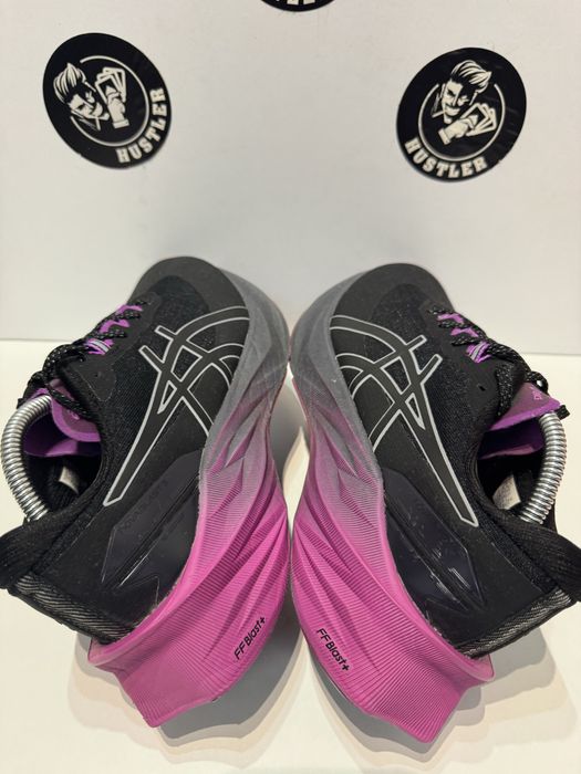 Маратонки ASICS NOVABLAST 3 . Номер 41.5