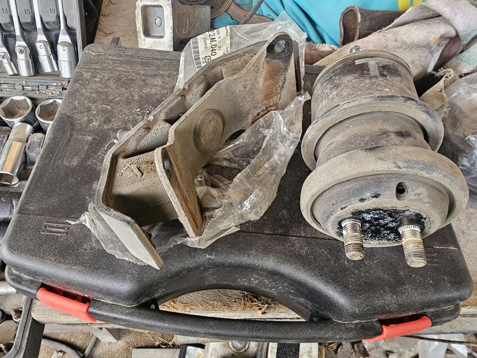 Подушки двигателя