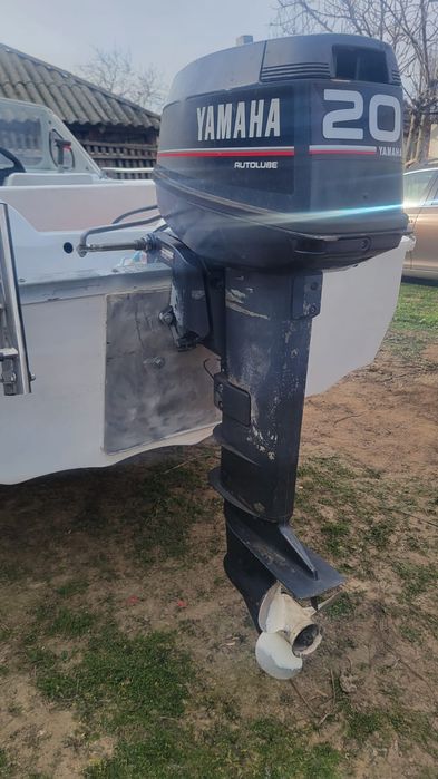 Barcă Delfin 3,80m cu motor Yamaha 25 cp 2t