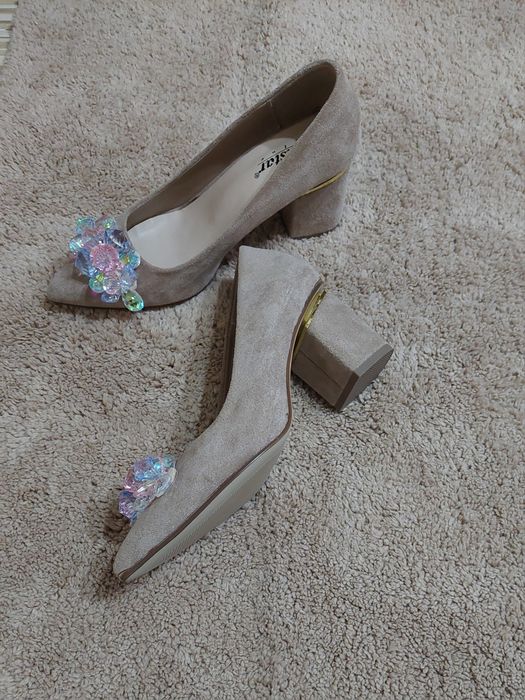 ДАМСКИ обувки и чанти