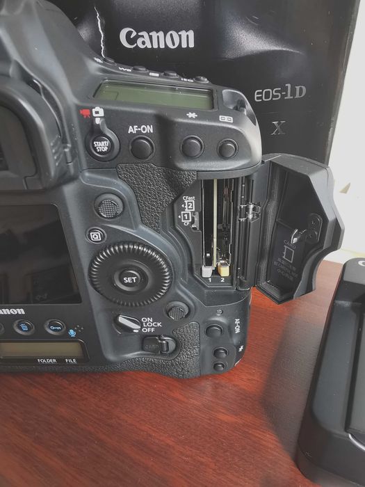 Canon 1DX Mark II + extra accesorii (ca nou)