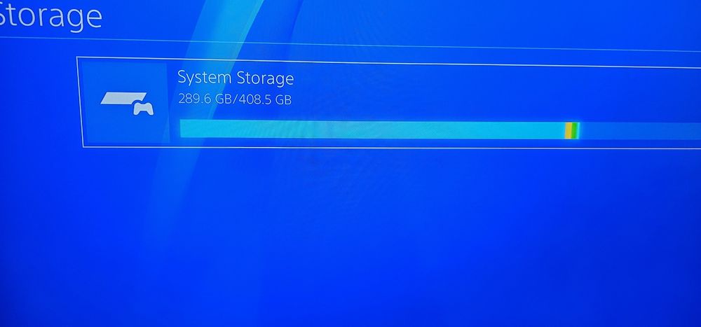 PlayStation 4 cu 2 manete și joc GTA V nou ,hard disk 500Gb