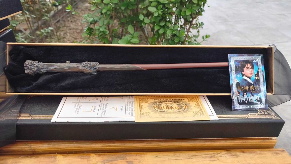 Магическа пръчка Хари Потър – колекционерски модели, 30–38 см, Wizarding World