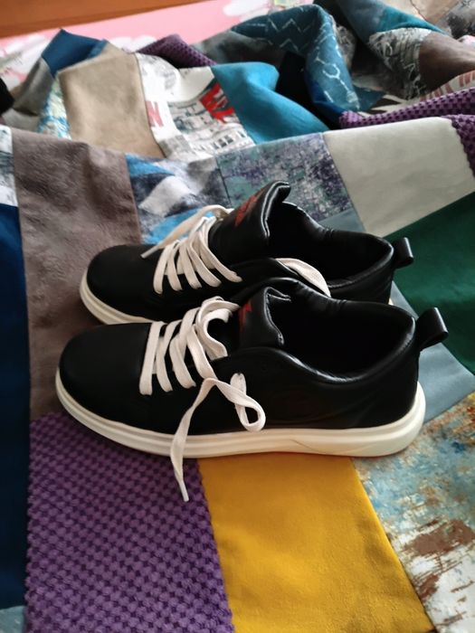 Продам кроссовки мужские