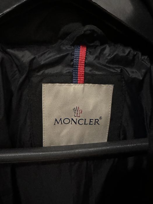 продам куртку moncler