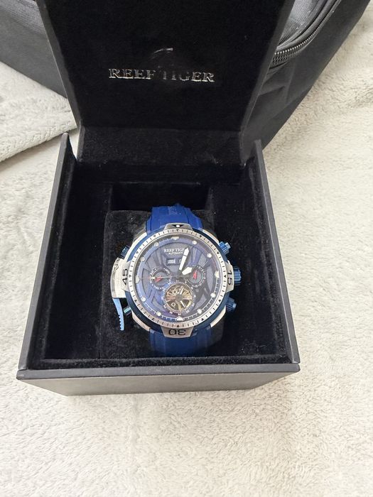 Часы Reef Tiger.