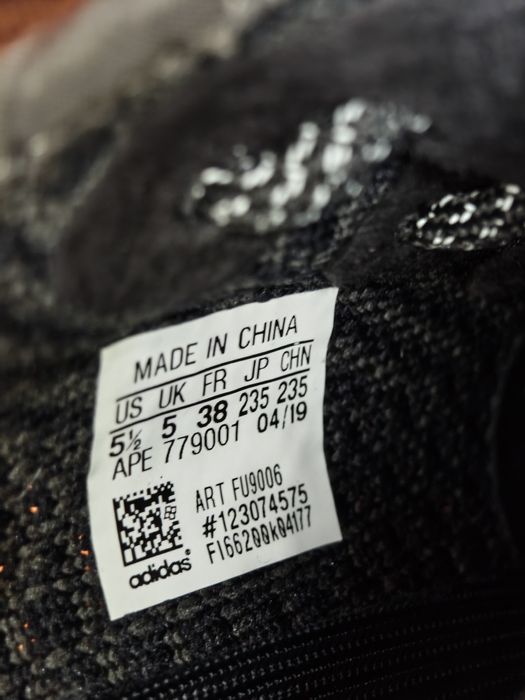Adidasi Yeezy Black (38)