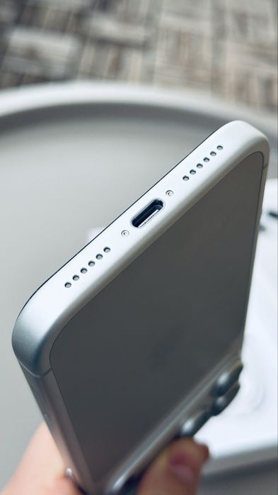 iPhone 18 Pro Max 256GB Silver ca Nou Sim Fizic Neverlocked  Alb