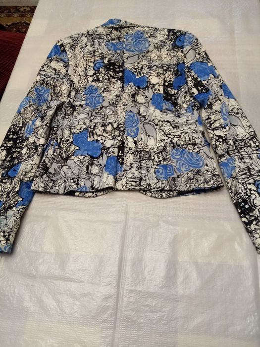 Sacou damă, mărimea S, cu model floral.