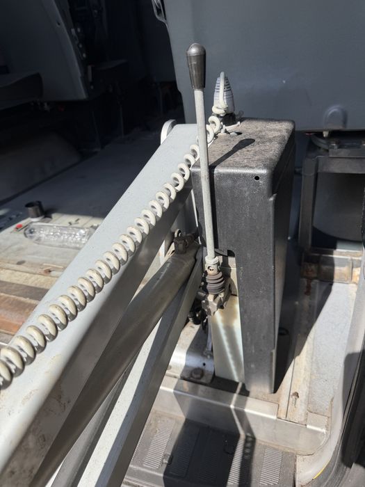 Vand lift hidraulic persone cu dizabilitati