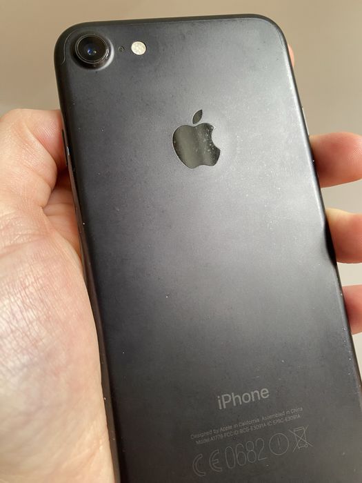 iPhone 7 в хорошем состоянии