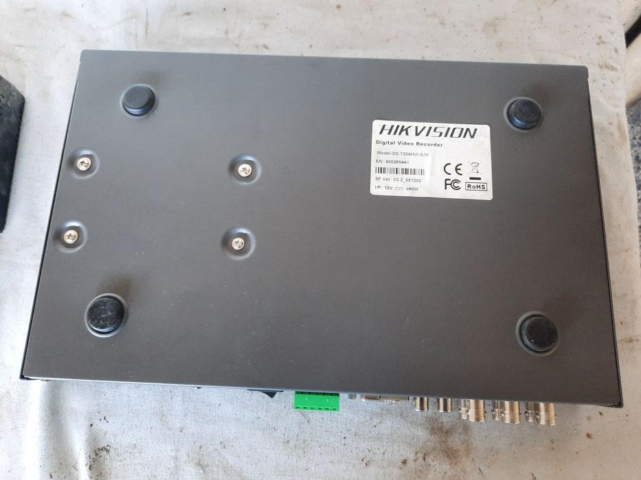 DVR устройство марка HIK VISION модел DS-7204HVI-S/M
