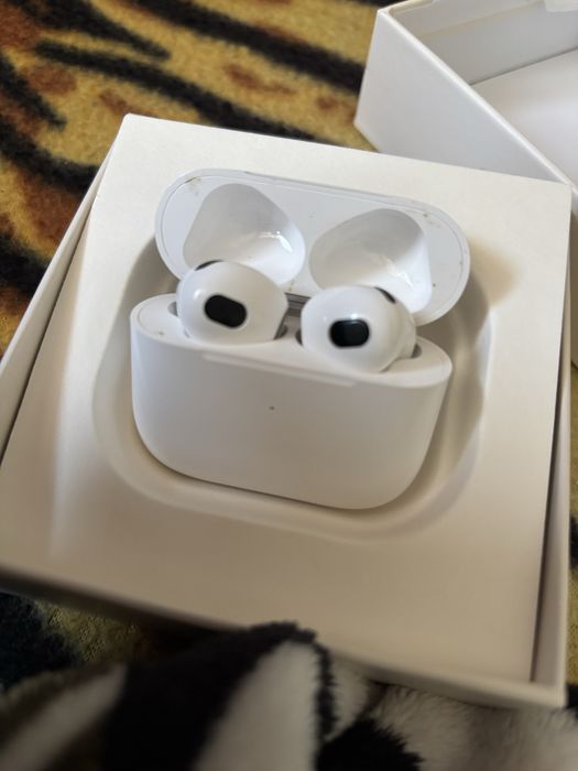 Продам наушники Airpods pro 3