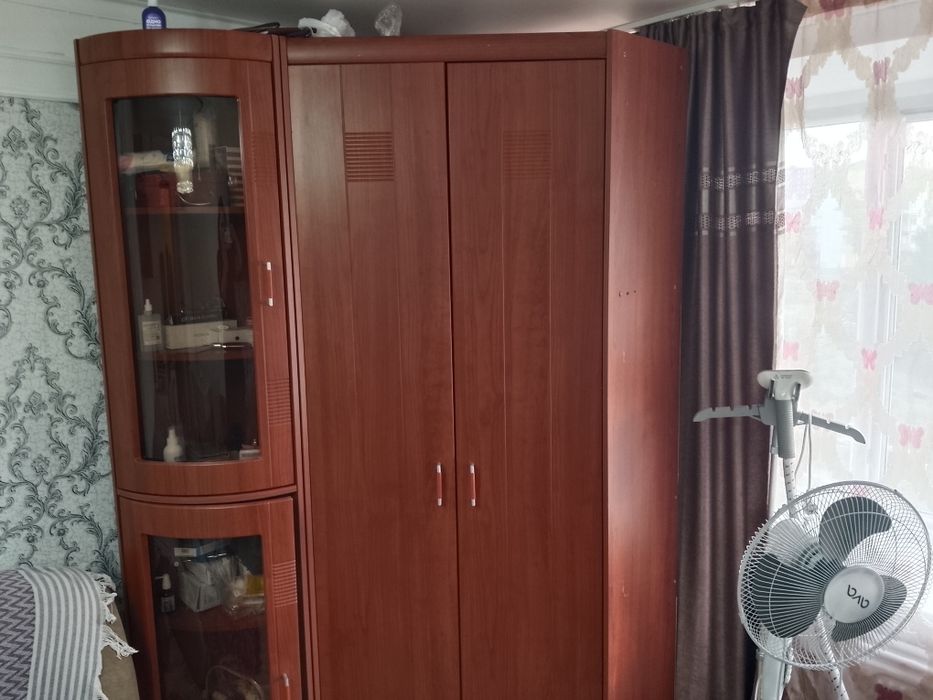 Угловой шкаф для дома