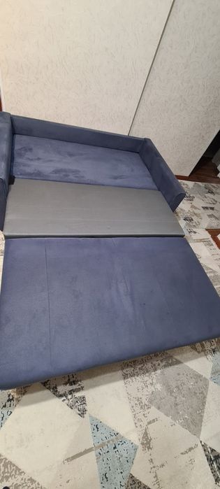 Срочно продаётся диван и 2 кресла!